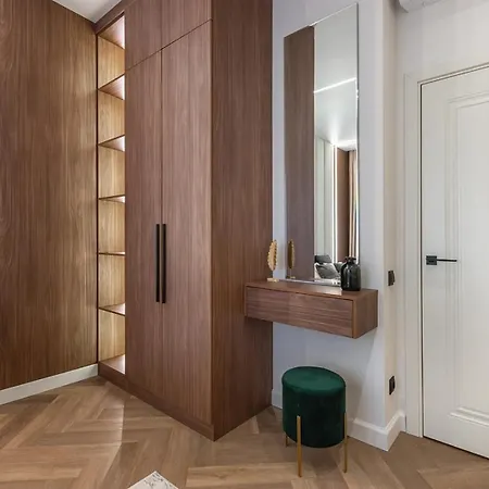 Marc & Spacious And Bright Apartament