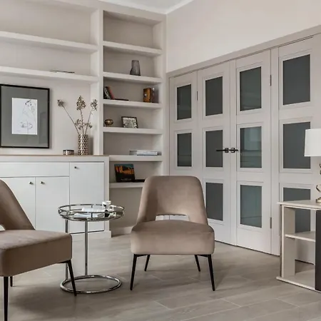 Marc & Spacious And Bright *
